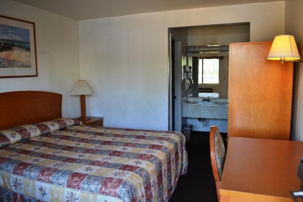 Fresno Inn image 17