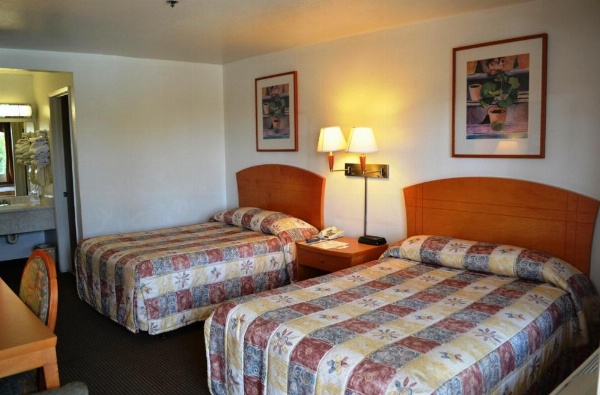 Fresno Inn image 20