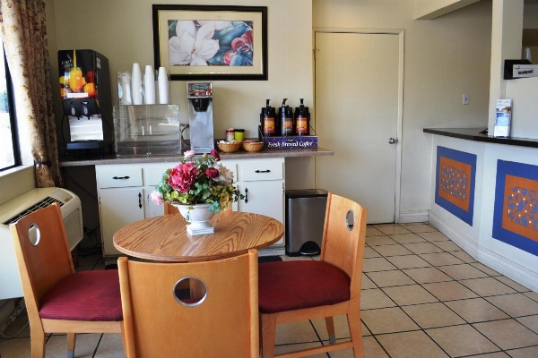 Fresno Inn image 3